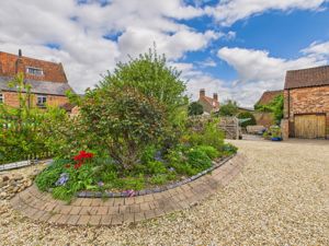 Driveway & Central Turnaround- click for photo gallery